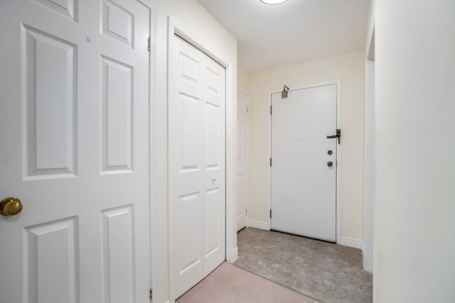 820 Laurier Blvd in Brockville, ON - Building Photo - Building Photo