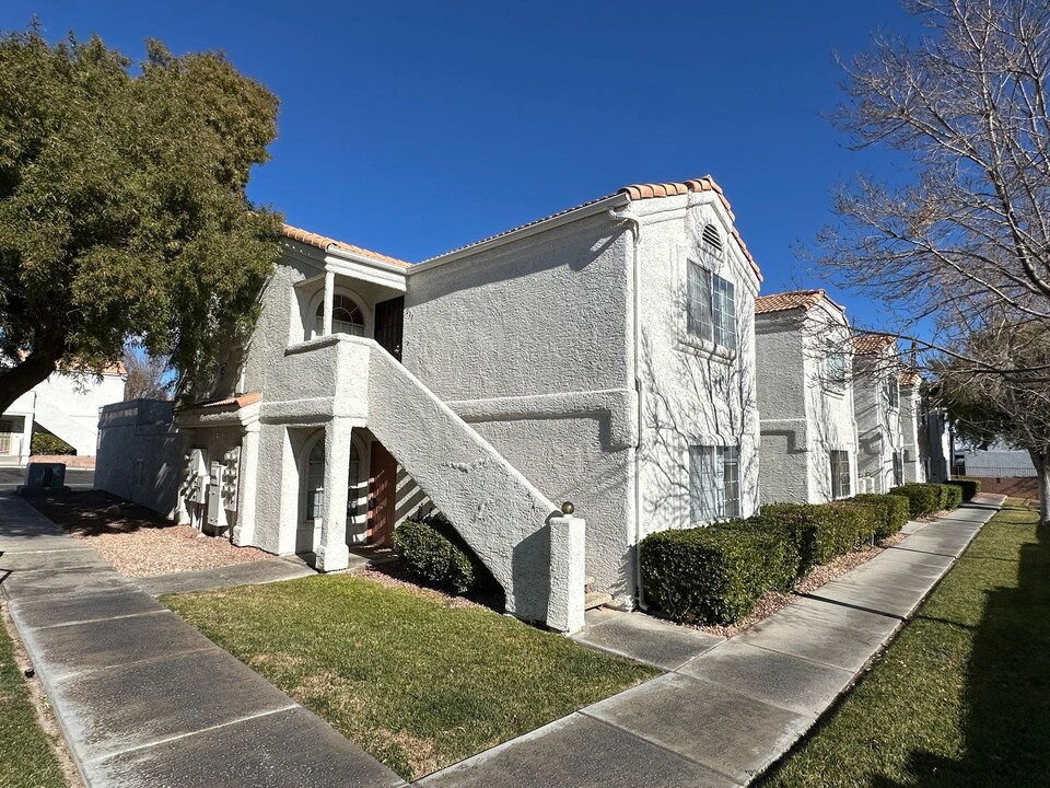 1800 S Edmond St-Unit -1 in Las Vegas, NV - Building Photo