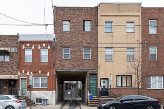 1324 Mifflin St in Philadelphia, PA - Foto de edificio - Building Photo