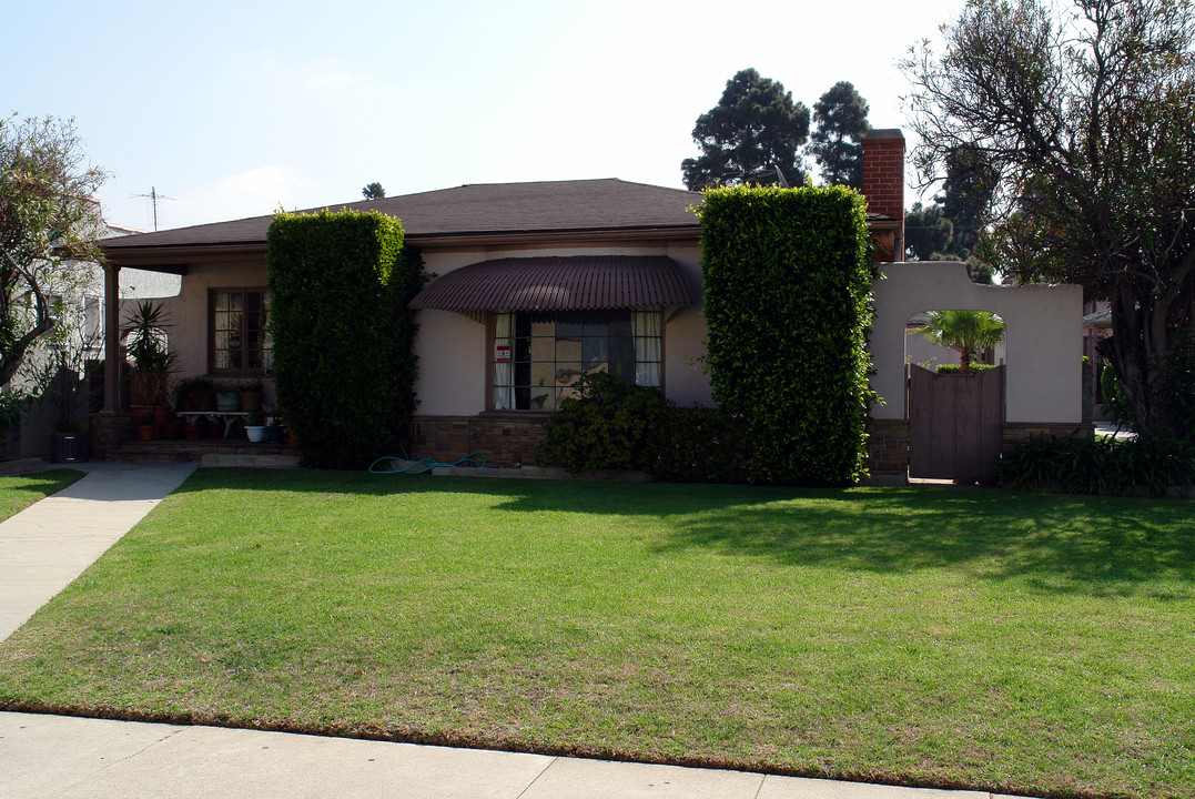 236 N Locust St in Inglewood, CA - Foto de edificio