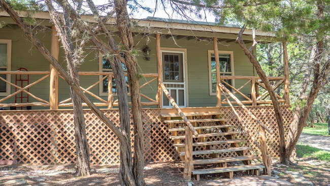 123 Walnut Grove Rd, Unit 5 in Boerne, TX - Foto de edificio - Building Photo