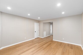 Cornell Manor Apartments in Stratford, NJ - Building Photo - Interior Photo