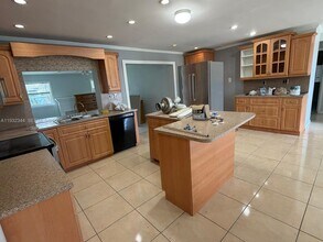 16130 SW 108th Ct in Miami, FL - Building Photo - Building Photo