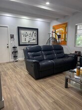 3915 N Meridian Ave, Unit 203 Waterclub Condo in Miami Beach, FL - Foto de edificio - Building Photo