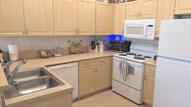 826 Middleton Dr SW in Vero Beach, FL - Building Photo - Building Photo