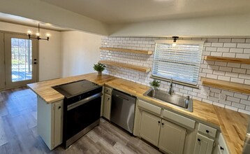 12025 Ashford Dr in Yukon, OK - Building Photo - Building Photo