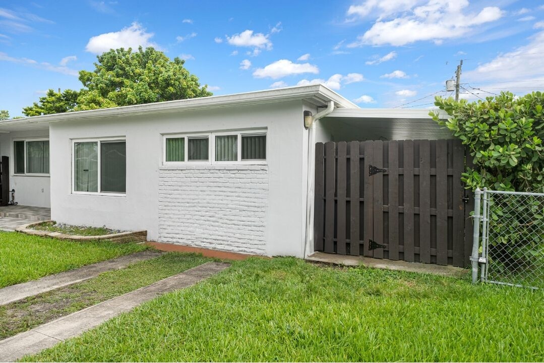 7930 SW 36th Ter, Unit 3 in Miami, FL - Foto de edificio