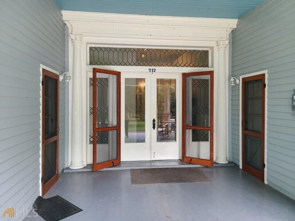 717 Broadway in Columbus, GA - Building Photo