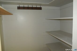 549 Howe Ave in Shelton, CT - Building Photo - Building Photo