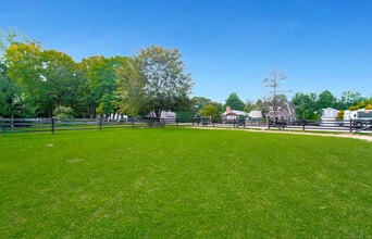 558 N Roast Meat Hill Rd in Killingworth, CT - Building Photo - Building Photo