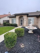 12429 Mauna Loa Ave in Bakersfield, CA - Building Photo - Building Photo