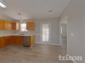 173 Burma Rd in Lexington, SC - Foto de edificio - Building Photo