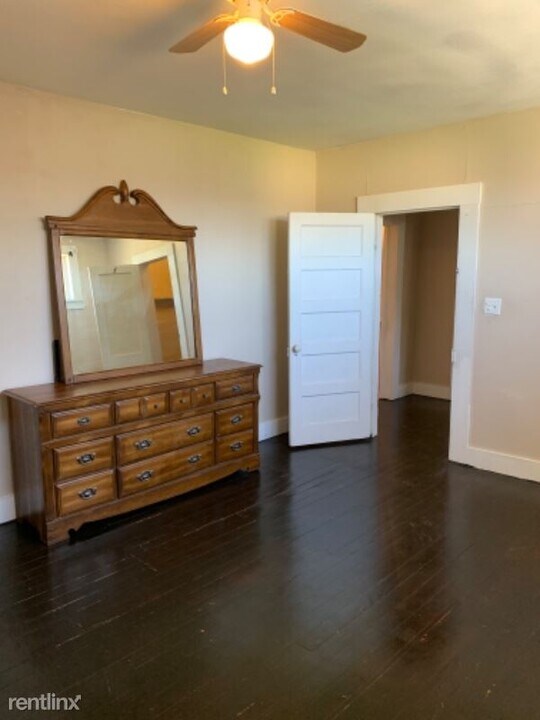 821 Live Oak St in Columbus, TX - Building Photo