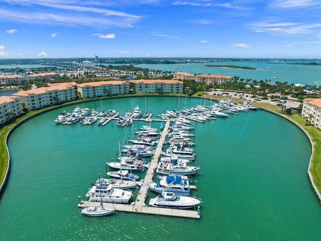 17 Harbour Isle Dr W in Fort Pierce, FL - Building Photo - Building Photo