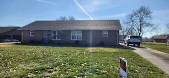 1374 Hemlock Dr in Jasper, IN - Building Photo