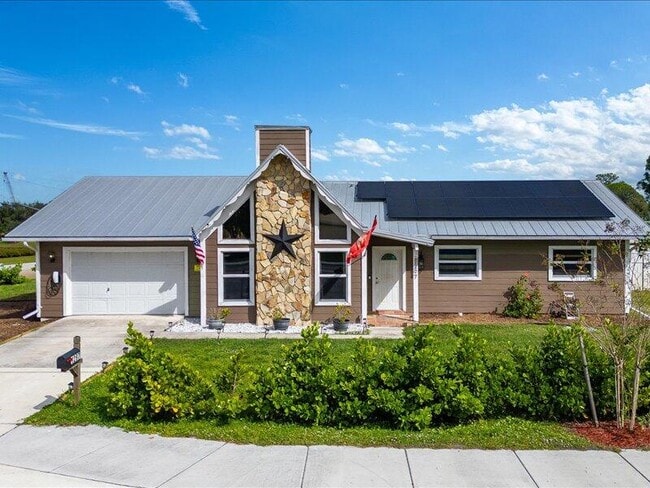 property at 1297 SE Floresta Dr