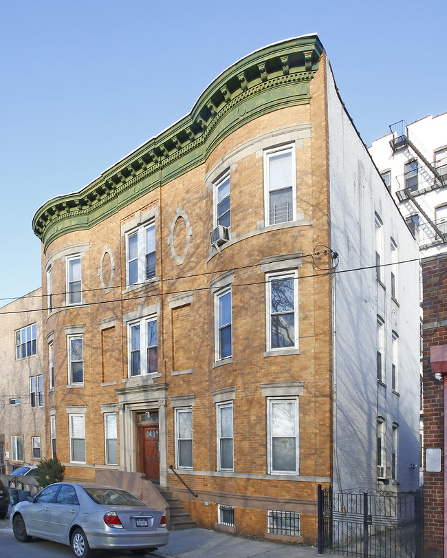 16 Gatling Pl in Brooklyn, NY - Building Photo - Building Photo