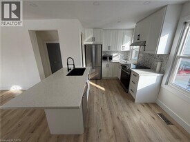 137 Whitley St in Cambridge, ON - Building Photo