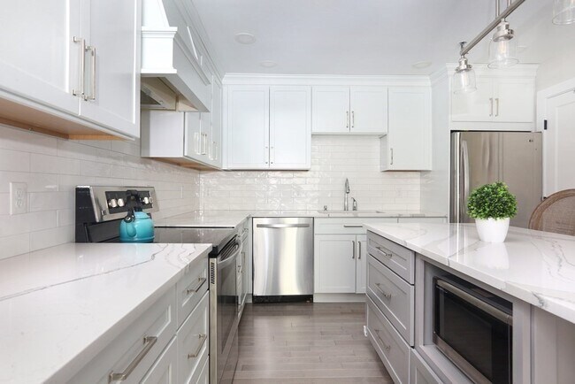 15 Sleeper St in Boston, MA - Building Photo - Building Photo