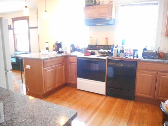 331 Faneuil St, Unit 3 in Boston, MA - Building Photo - Building Photo