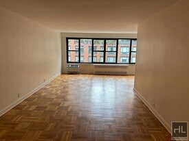 Fourth Avenue in New York, NY - Building Photo