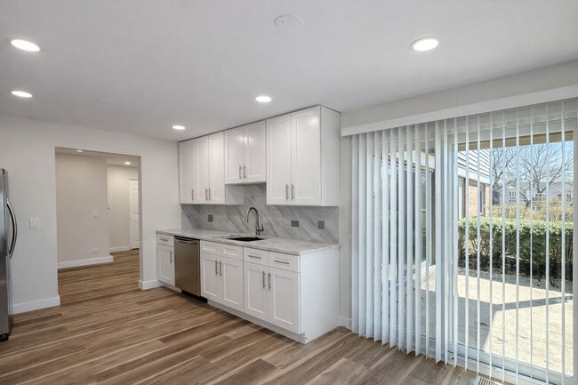 52 Stanton Ct in Schaumburg, IL - Building Photo - Building Photo