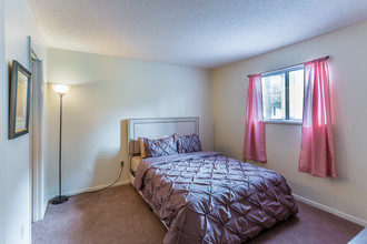 Hickory Pointe in Memphis, TN - Building Photo - Interior Photo