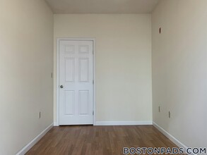 81 Essex St, Unit 83 in Boston, MA - Foto de edificio - Building Photo