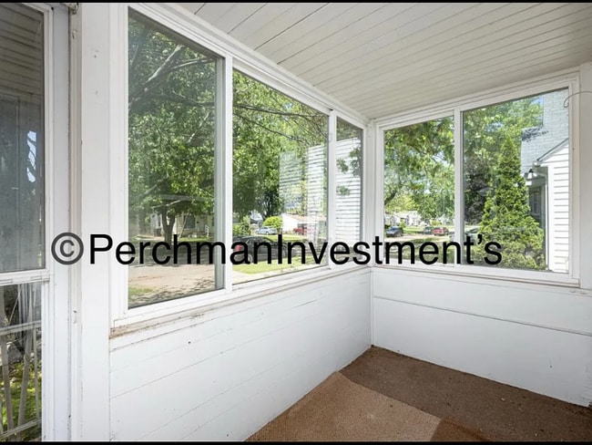 9576 Columbia St in Redford Township, MI - Foto de edificio - Building Photo