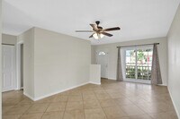 9004 Bana Villa Ct in Tampa, FL - Building Photo - Building Photo