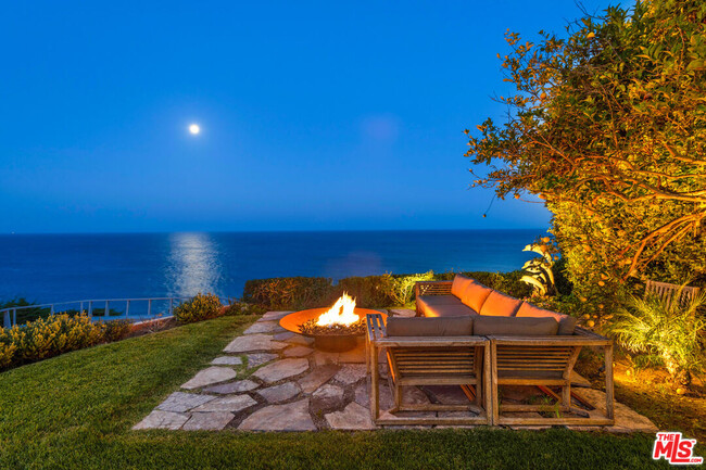 29020 Cliffside Dr in Malibu, CA - Building Photo - Building Photo