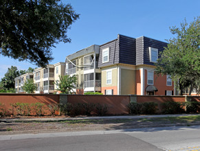 Cypress Pointe in Orlando, FL - Foto de edificio - Building Photo