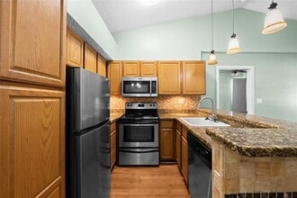 711 Lyons Rd in Coconut Creek, FL - Building Photo - Building Photo