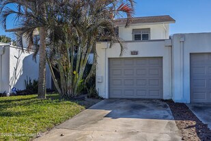 405 Hawthorne Ct in Indian Harbour Beach, FL - Building Photo