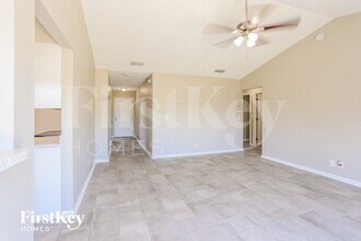 323 Hickory Hollow Dr in Jacksonville, FL - Foto de edificio - Building Photo