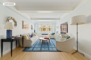 28 E 10th St in New York, NY - Building Photo