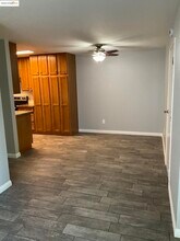 223 E Trident Dr in Pittsburg, CA - Foto de edificio - Building Photo