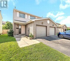 348 Monica Crescent in Ottawa, ON - Building Photo