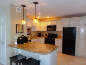 5245 Coquina Key Dr SE-Unit -Apt A in St. Petersburg, FL - Foto de edificio - Building Photo