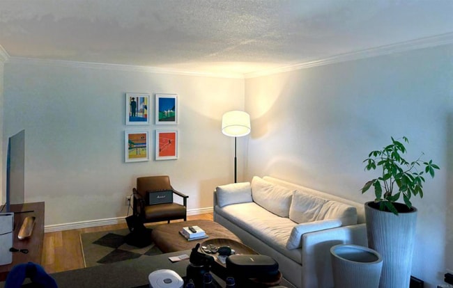 property at 911 Missouri St