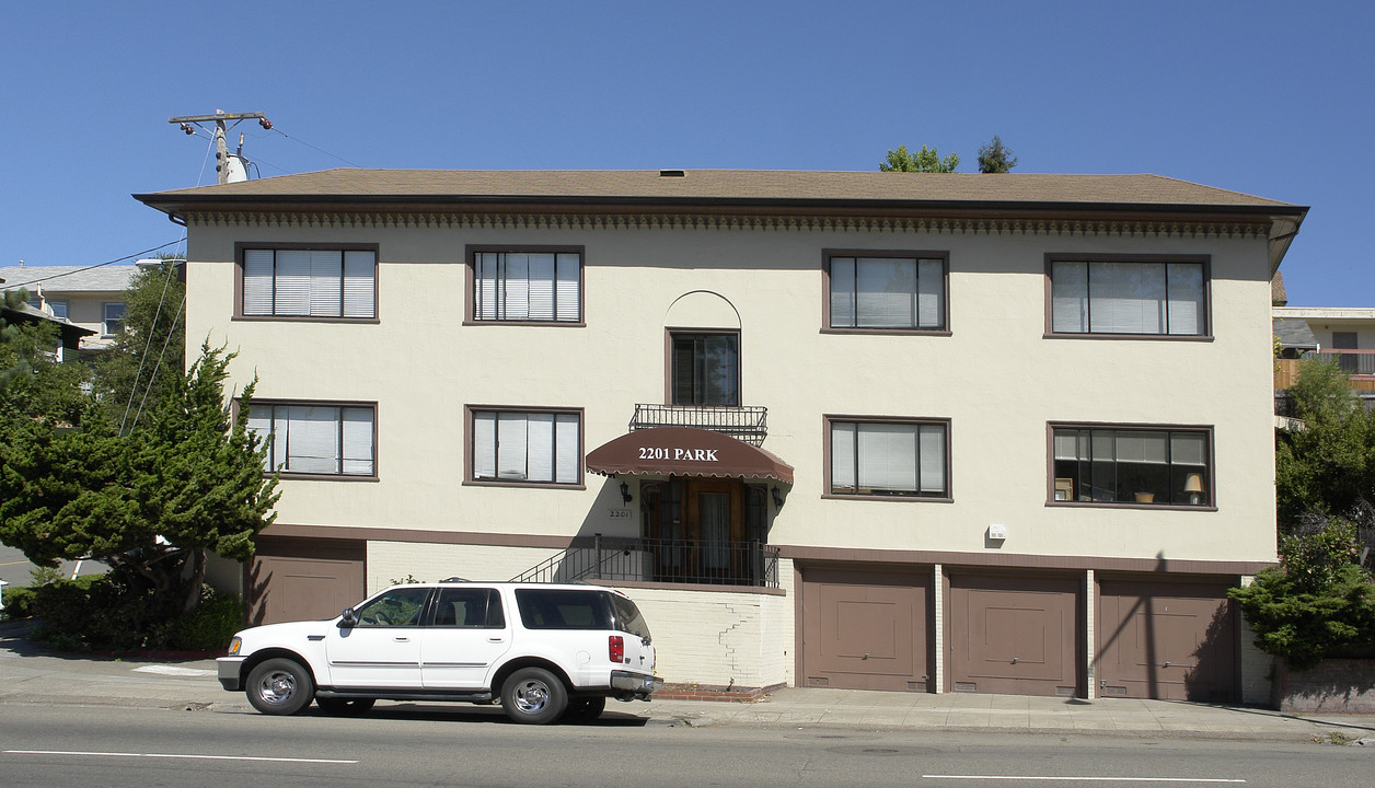 2201 Park Blvd in Oakland, CA - Foto de edificio