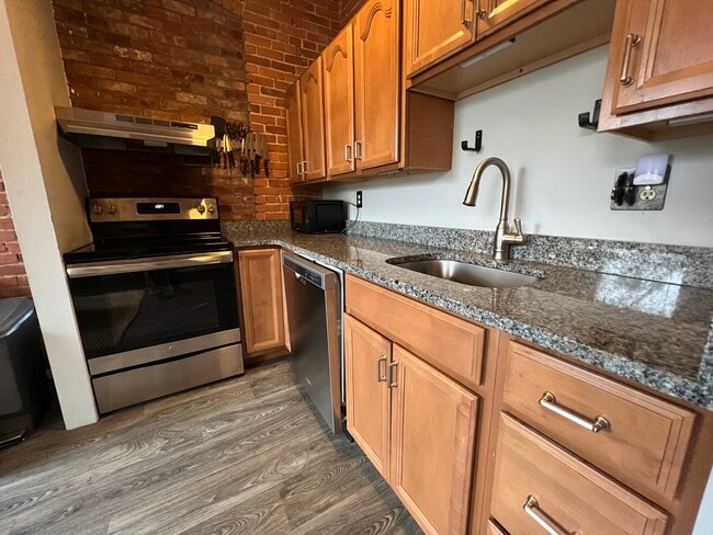 222 Williams St E in Glastonbury, CT - Foto de edificio - Building Photo