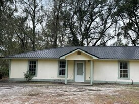 52 Shaw Rd in Hinesville, GA - Building Photo