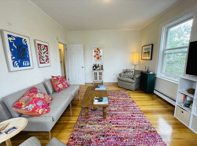 11 Houghton St, Unit 3 in Somerville, MA - Foto de edificio - Building Photo