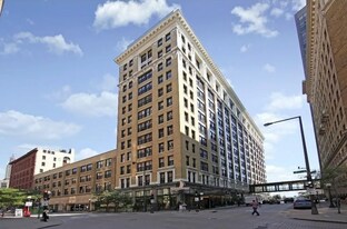 350 Saint Peter St, Unit 1206 in St. Paul, MN - Building Photo