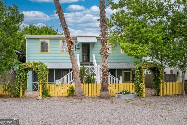 property at 1413 2nd Ave
