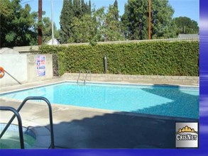 20300 Vanowen St in Winnetka, CA - Building Photo - Building Photo