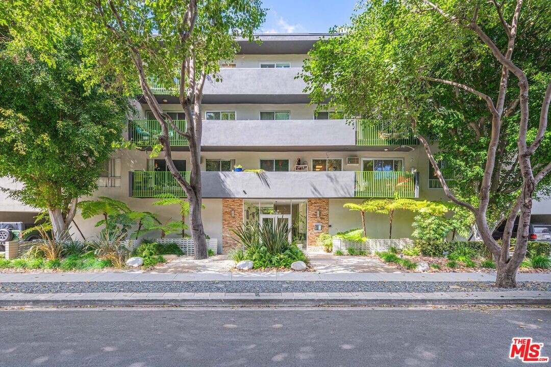 645 Westmount Dr in West Hollywood, CA - Foto de edificio