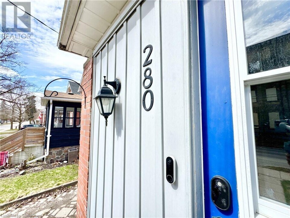 280 Douro St in Stratford, ON - Building Photo