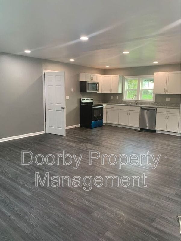 2408 Cres Club Dr in Chattanooga, TN - Foto de edificio - Building Photo